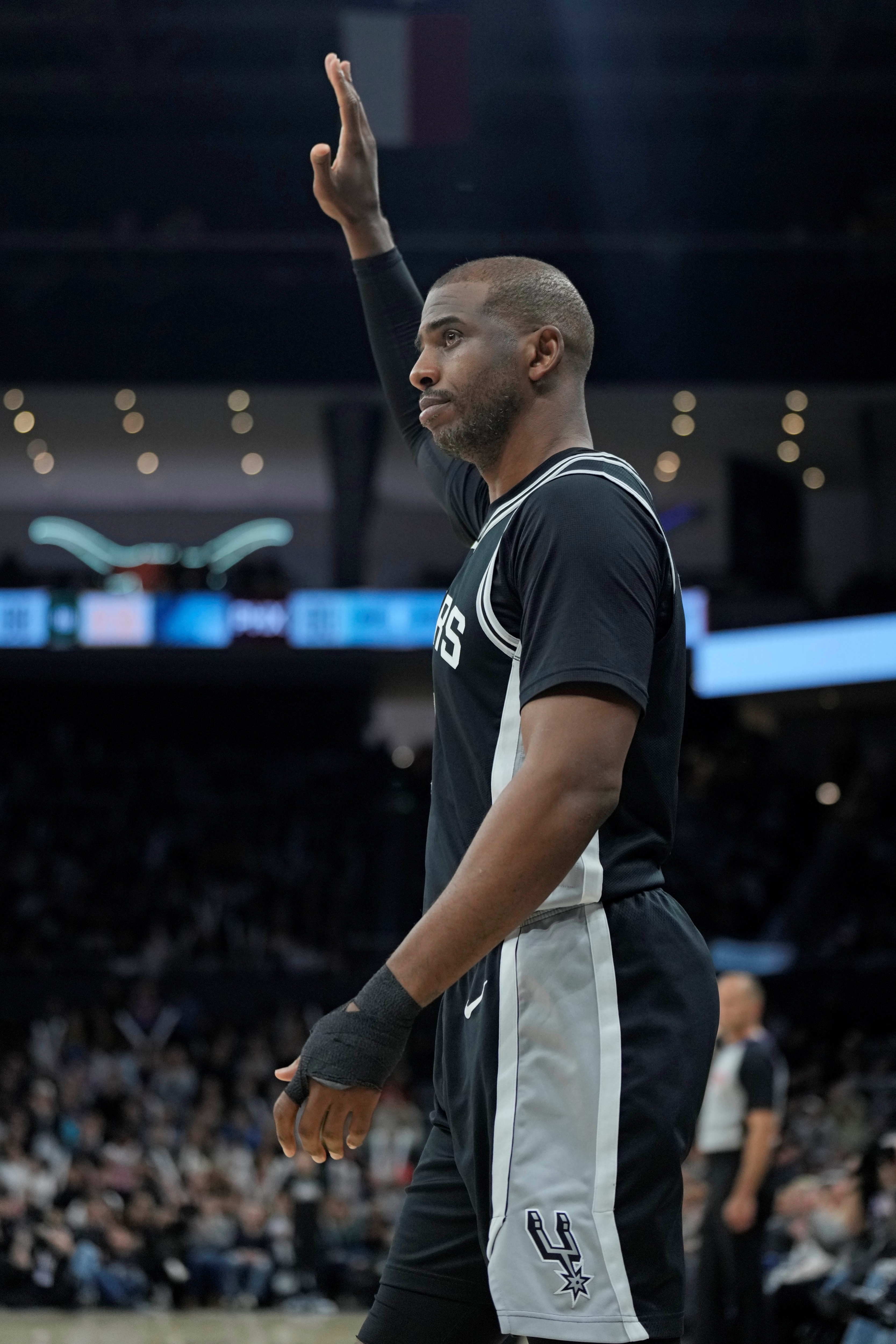 Stein：保罗拒绝了黄蜂 他倾向于靠近洛杉矶的队 对东部没兴趣